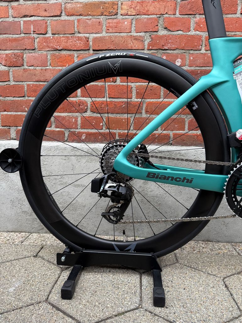 Used Bianchi Oltre SRAM Force eTap AXS 2026 Road & Gravel, Green — image 2 of 17