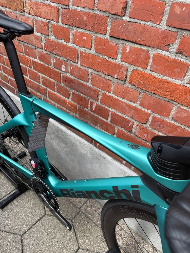 Used Bianchi Oltre SRAM Force eTap AXS 2026 Road & Gravel, Green — image 8 of 17