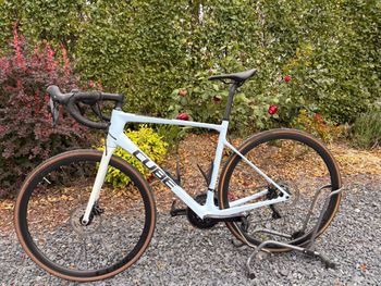 Used CUBE ATTAIN GTC RACE 2024 2024 Road & Gravel, White — image 7 of 7