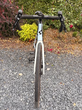 Used CUBE ATTAIN GTC RACE 2024 2024 Road & Gravel, White — image 3 of 7