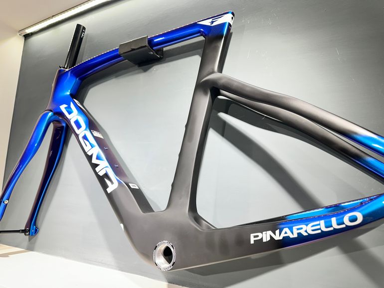 Used Pinarello Dogma F Luxtor Shiny Blue Size 54 Frameset Frameset 2026 Road & Gravel, Blue — image 10 of 15