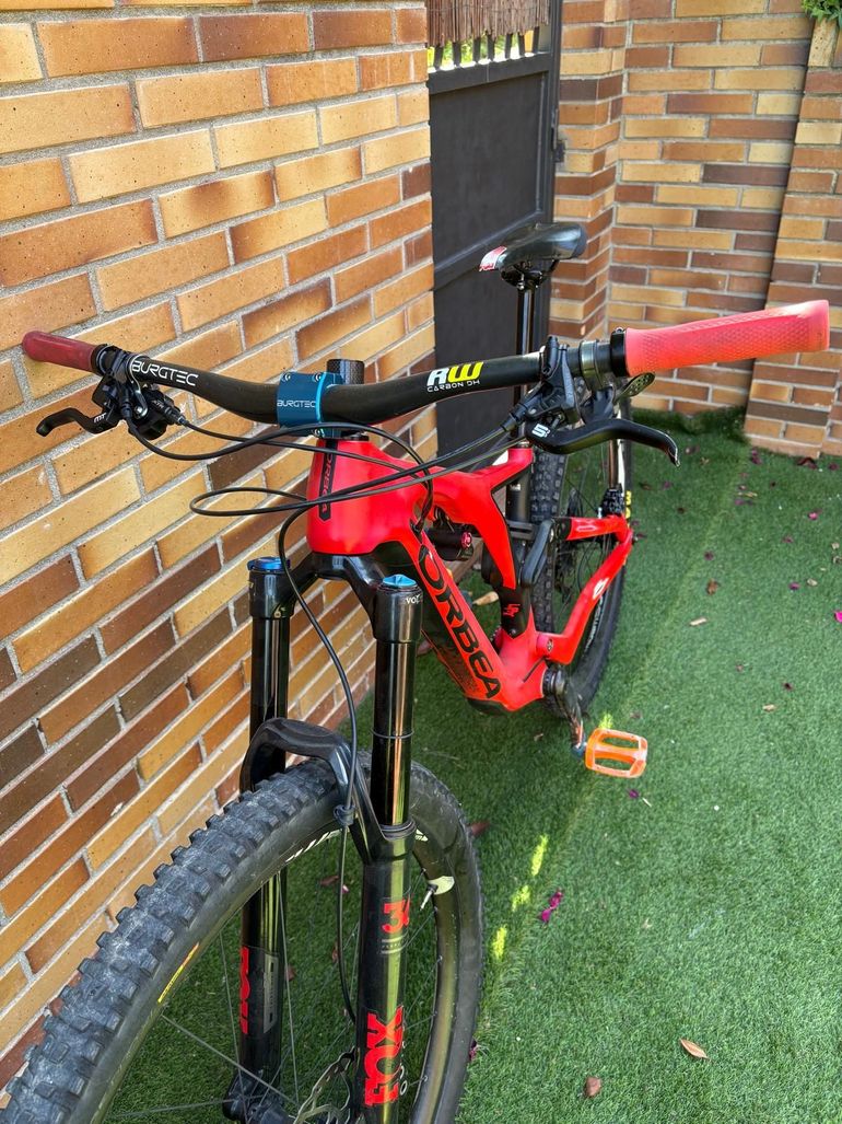 Used Orbea RALLON 100% Carbon 2017 Mountainbike, Red — image 5 of 5