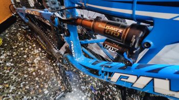 Used Pivot Mach 6 Carbon 2015 Mountainbike, Blue — image 6 of 7
