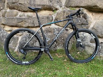 Używany Canyon Exceed CF SLX 8 2021 2021 Mountainbike — zdjęcie 1 z 11
