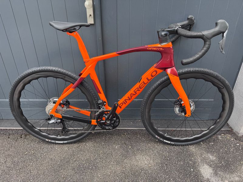 Použité Pinarello GREVIL F9 - SHIMANO GRX Di2 2025 2025 Road & Gravel