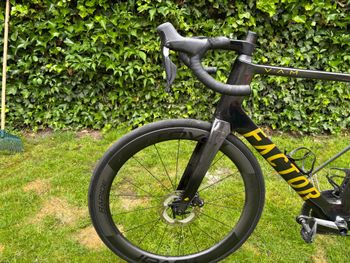 Factor OSTRO VAM - Shimano Ultegra 2023 2023 Road & Gravel d'occasion — image 8 sur 10
