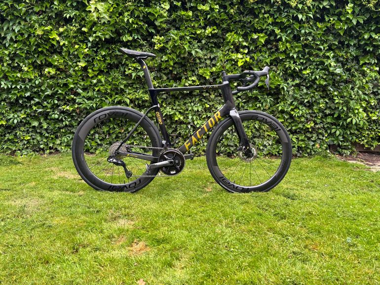 Factor OSTRO VAM - Shimano Ultegra 2023 2023 Road & Gravel d'occasion — image 1 sur 10