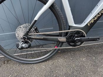 Pinarello NYTRO E5 GRAVEL - SRAM RIVAL AXS 2025 2025 Road & Gravel usato, Grigio chiaro — immagine 5 di 6