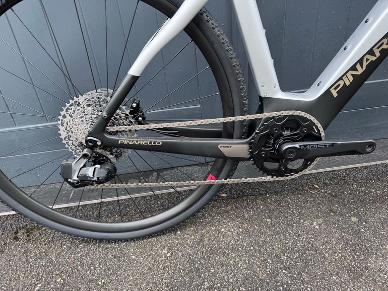 Pinarello NYTRO E5 GRAVEL - SRAM RIVAL AXS 2025 2025 Road & Gravel usato, Grigio chiaro — immagine 5 di 6