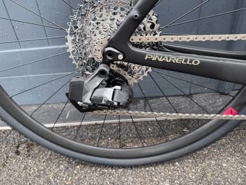 Pinarello NYTRO E5 GRAVEL - SRAM RIVAL AXS 2025 2025 Road & Gravel usato, Grigio chiaro — immagine 6 di 6