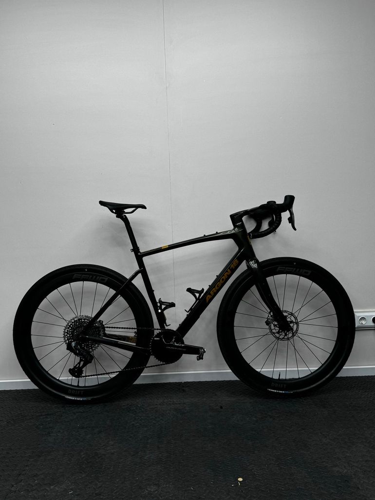 Used Argon 18 Dark Matter (INT) SRAM Apex AXS XPLR 2024 2024 Road & Gravel, Green — image 1 of 16