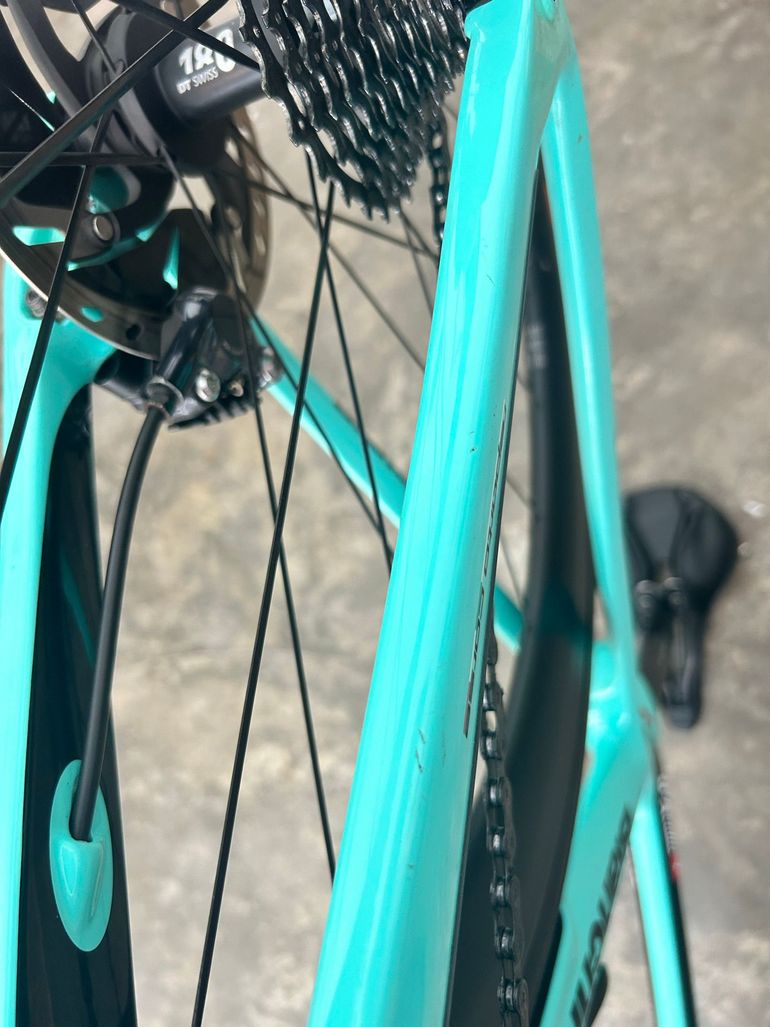 Tweedehands Bianchi Oltre XR4 Disc Dura Ace 2019 Frameset 2019 Road & Gravel — afbeelding 8 van 9