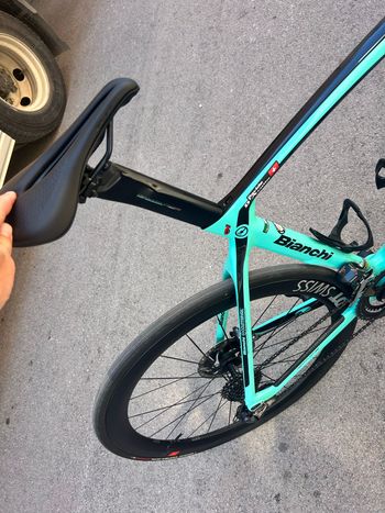 Tweedehands Bianchi Oltre XR4 Disc Dura Ace 2019 Frameset 2019 Road & Gravel — afbeelding 3 van 9