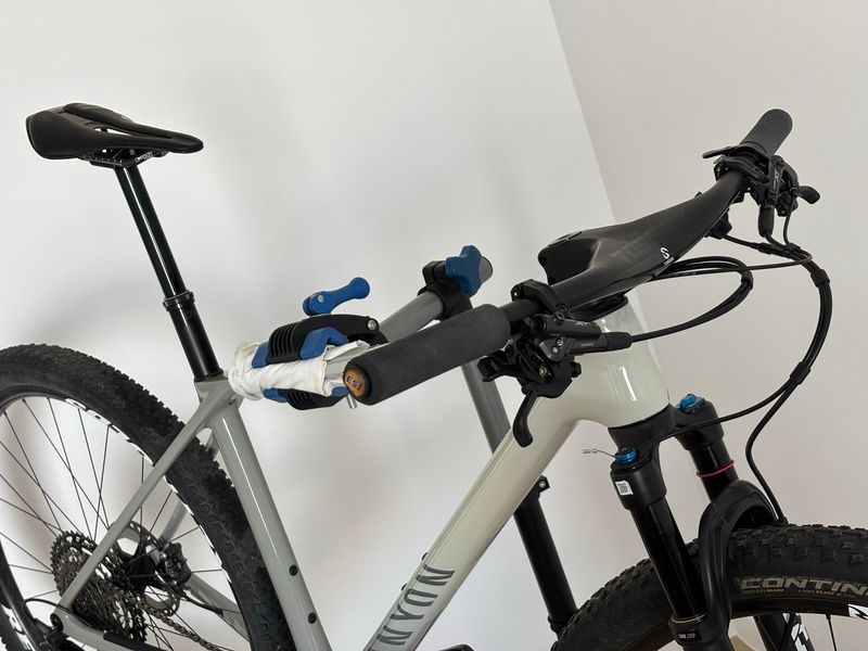 Used Canyon Exceed CF 7 2024 2024 Mountainbike, Light Gray, 29 — image 2 of 10