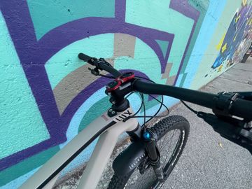 Canyon Lux Trail CF 7 2022 2022 Mountainbike usato, Grigio chiaro — immagine 8 di 9