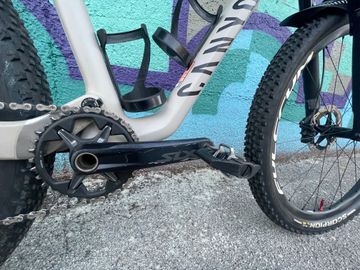 Canyon Lux Trail CF 7 2022 2022 Mountainbike usato, Grigio chiaro — immagine 3 di 9