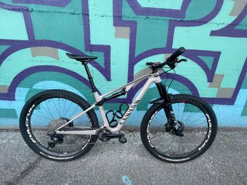 Canyon Lux Trail CF 7 2022 2022 MTB usato