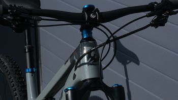 Used Pivot SHUTTLE SL Ride SLX/XT 2025 2025 Mountainbike, Light Gray — image 3 of 7