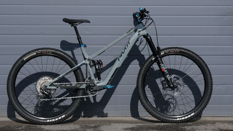 Used Pivot SHUTTLE SL Ride SLX/XT 2025 2025 Mountainbike, Light Gray — image 1 of 7