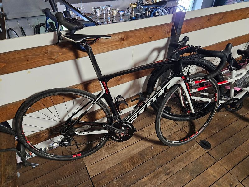 Tweedehands Scott Foil RC 2018 2018 Road & Gravel — afbeelding 1 van 4