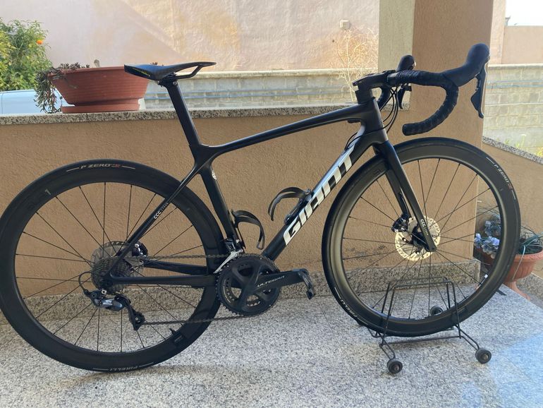 Used Giant TCR Advanced Pro Team Disc 2021 2021 Road & Gravel, Black — image 1 of 4