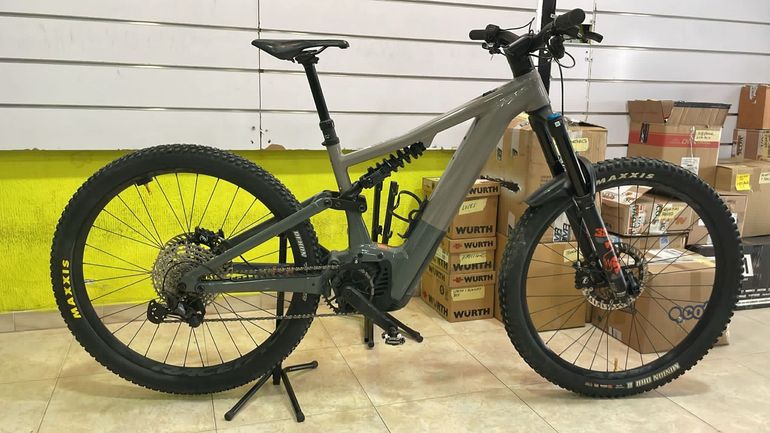 Gebrauchtes Focus SAM² 6.8 2023 2023 Mountainbike, Hellgrau, 29 — Bild 1 von 6