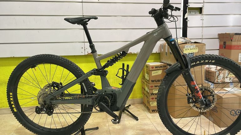 Gebrauchtes Focus SAM² 6.8 2023 2023 Mountainbike, Hellgrau, 29 — Bild 2 von 6