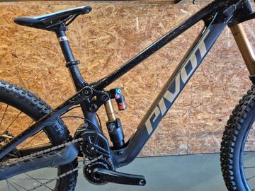 Pivot PHOENIX Pro Saint 2025 2025 Mountainbike de segunda mano, Negro — imagen 2 de 10