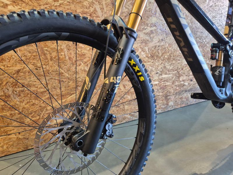 Pivot PHOENIX Pro Saint 2025 2025 Mountainbike de segunda mano, Negro — imagen 8 de 10