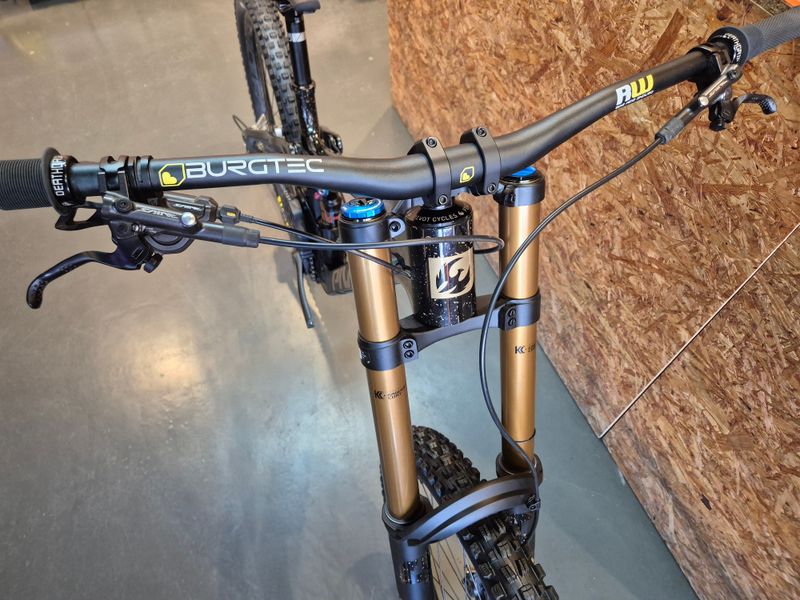 Pivot PHOENIX Pro Saint 2025 2025 Mountainbike de segunda mano, Negro — imagen 7 de 10