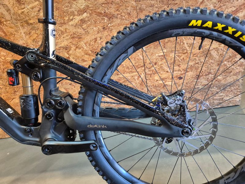 Pivot PHOENIX Pro Saint 2025 2025 Mountainbike de segunda mano, Negro — imagen 10 de 10