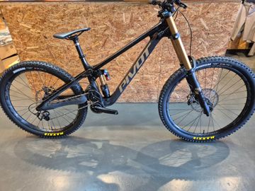 Tweedehands Pivot PHOENIX Pro Saint 2025 2025 MTB