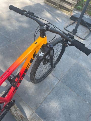 Gebrauchtes Trek Marlin 7 Gen 2 2023 2023 Mountainbike, Rot, 27.5, 29 — Bild 3 von 4