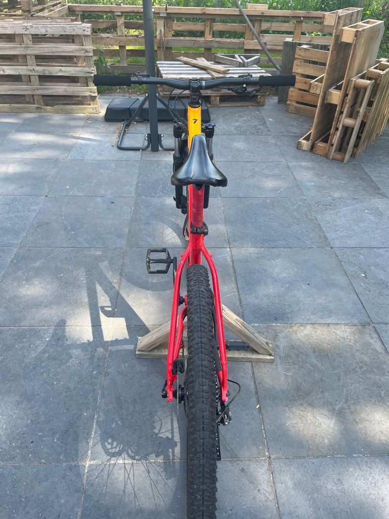 Used Trek Marlin 7 Gen 2 2023 2023 Mountainbike, Red, 27.5, 29 — image 2 of 4