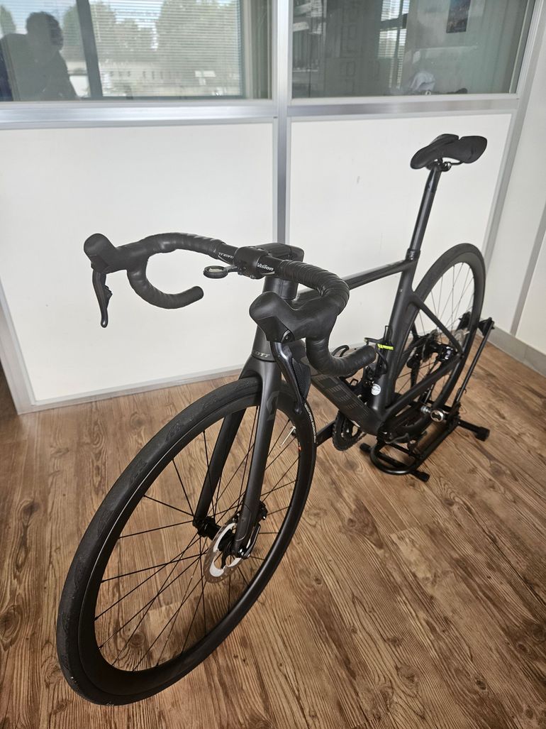 Gebrauchtes Scott Addict RC 15 2024 2024 Road & Gravel, Schwarz — Bild 5 von 5