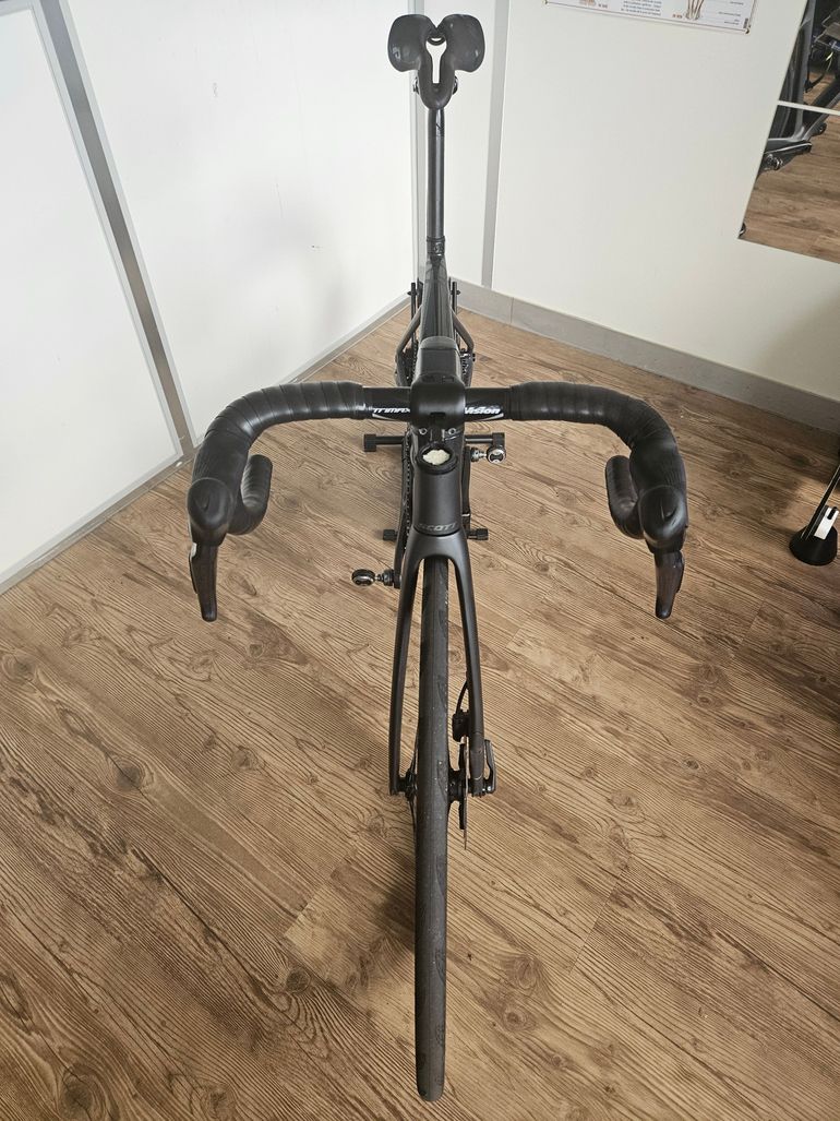Gebrauchtes Scott Addict RC 15 2024 2024 Road & Gravel, Schwarz — Bild 3 von 5