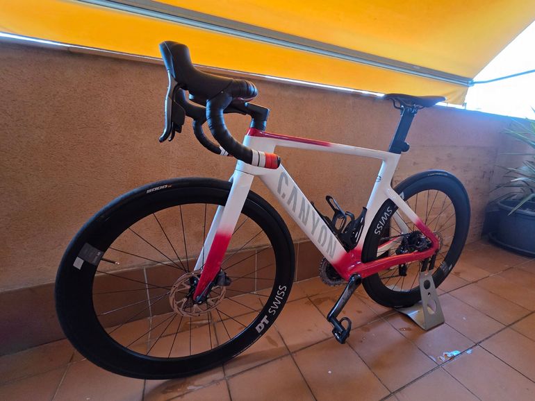 Použité Canyon Aeroad CF SLX 8 Disc eTap 2022 2022 Road & Gravel — obrázek 2 z 5