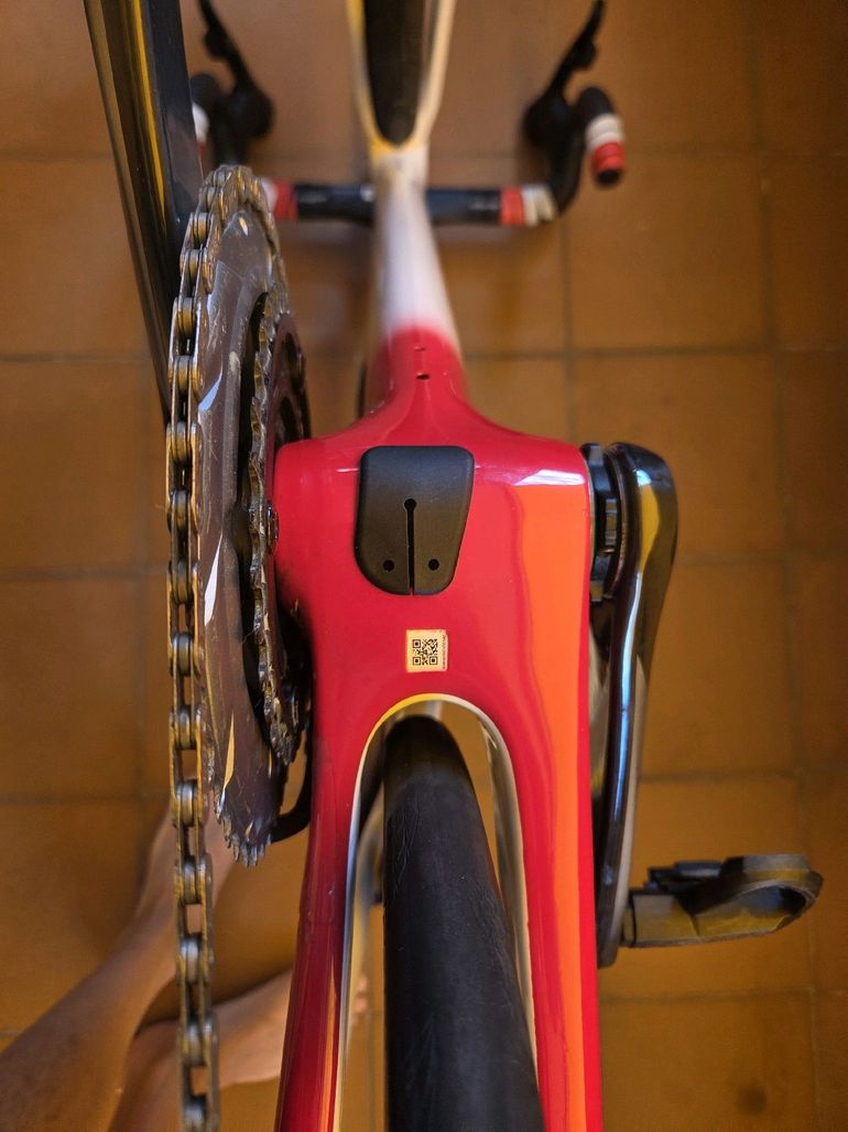 Použité Canyon Aeroad CF SLX 8 Disc eTap 2022 2022 Road & Gravel — obrázek 4 z 5
