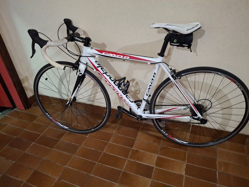 Used Cannondale Shimano Sora 2018 Road & Gravel, White — image 2 of 3