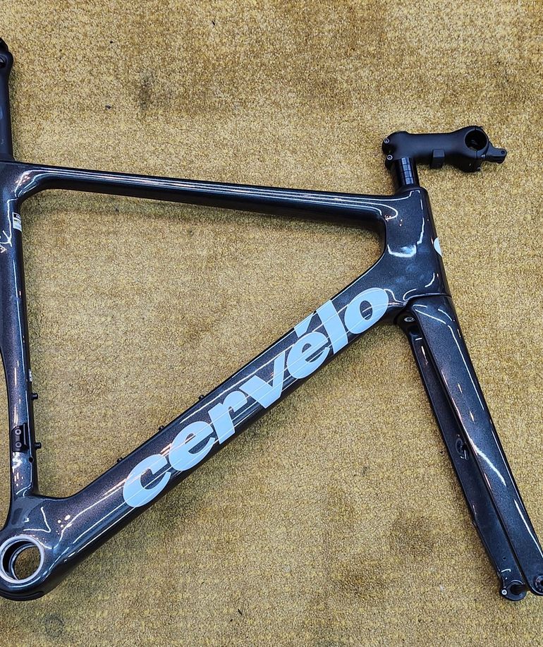 Used Cervélo 2024 Cervelo Soloist Frameset Frameset 2024 Road & Gravel, Black — image 5 of 7