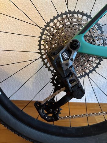 Used Canyon Exceed CF 8 2024 2024 Mountainbike, Green, 29 — image 2 of 13