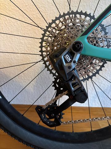 Used Canyon Exceed CF 8 2024 2024 Mountainbike, Green, 29 — image 2 of 13