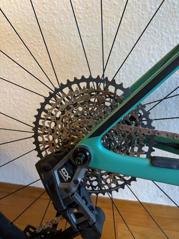 Used Canyon Exceed CF 8 2024 2024 Mountainbike, Green, 29 — image 4 of 13