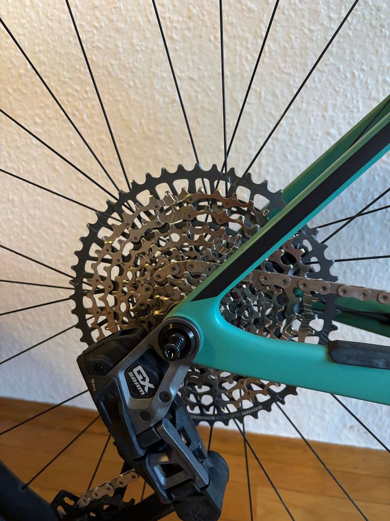 Used Canyon Exceed CF 8 2024 2024 Mountainbike, Green, 29 — image 4 of 13