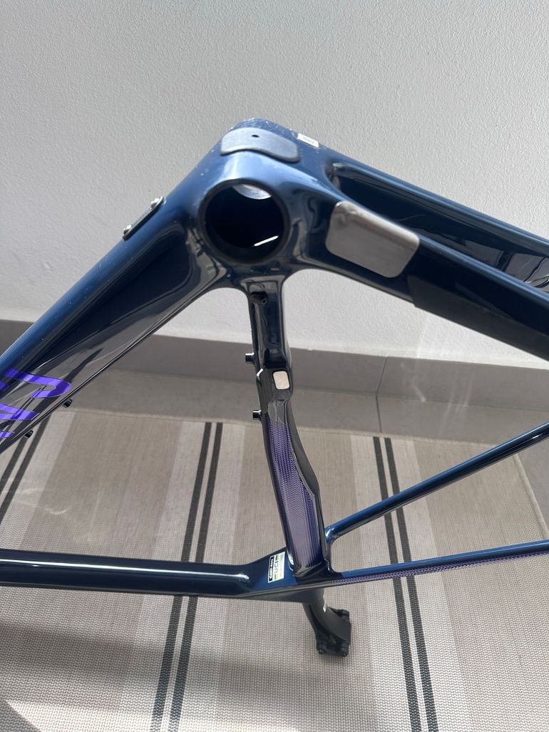 Used Canyon Endurace CF SLX 8 Di2 Aero 2023 Frameset 2023 Road & Gravel, Blue — image 3 of 17