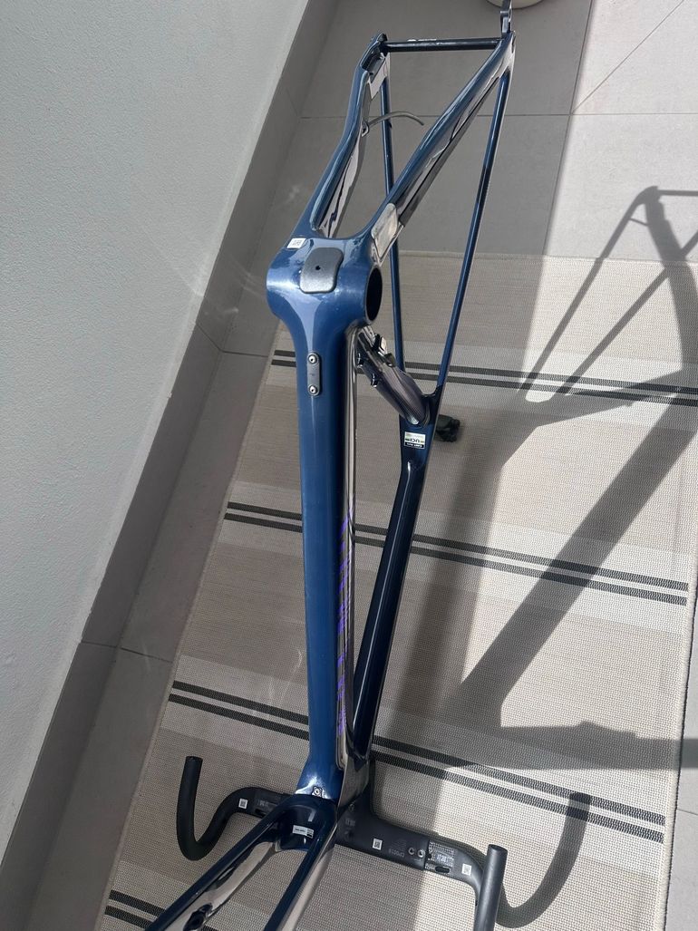 Used Canyon Endurace CF SLX 8 Di2 Aero 2023 Frameset 2023 Road & Gravel, Blue — image 5 of 17