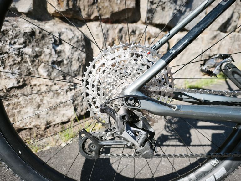 Used CUBE REACTION C:62 RACE 2023 2023 Mountainbike, Light Gray — image 5 of 12