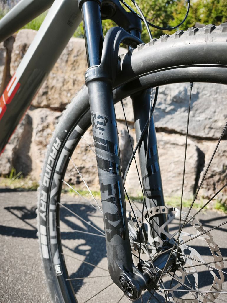 Used CUBE REACTION C:62 RACE 2023 2023 Mountainbike, Light Gray — image 6 of 12