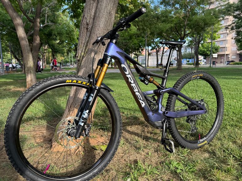 Used Orbea Rise LT M10 2025 2025 Mountainbike, Purple, 29 — image 6 of 10