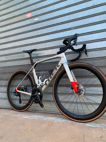 Used Trek Madone SL 7 Gen 8 2026 2026 Road & Gravel, Light Gray — image 3 of 6